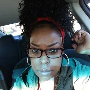 Meet your Posher, Larceda