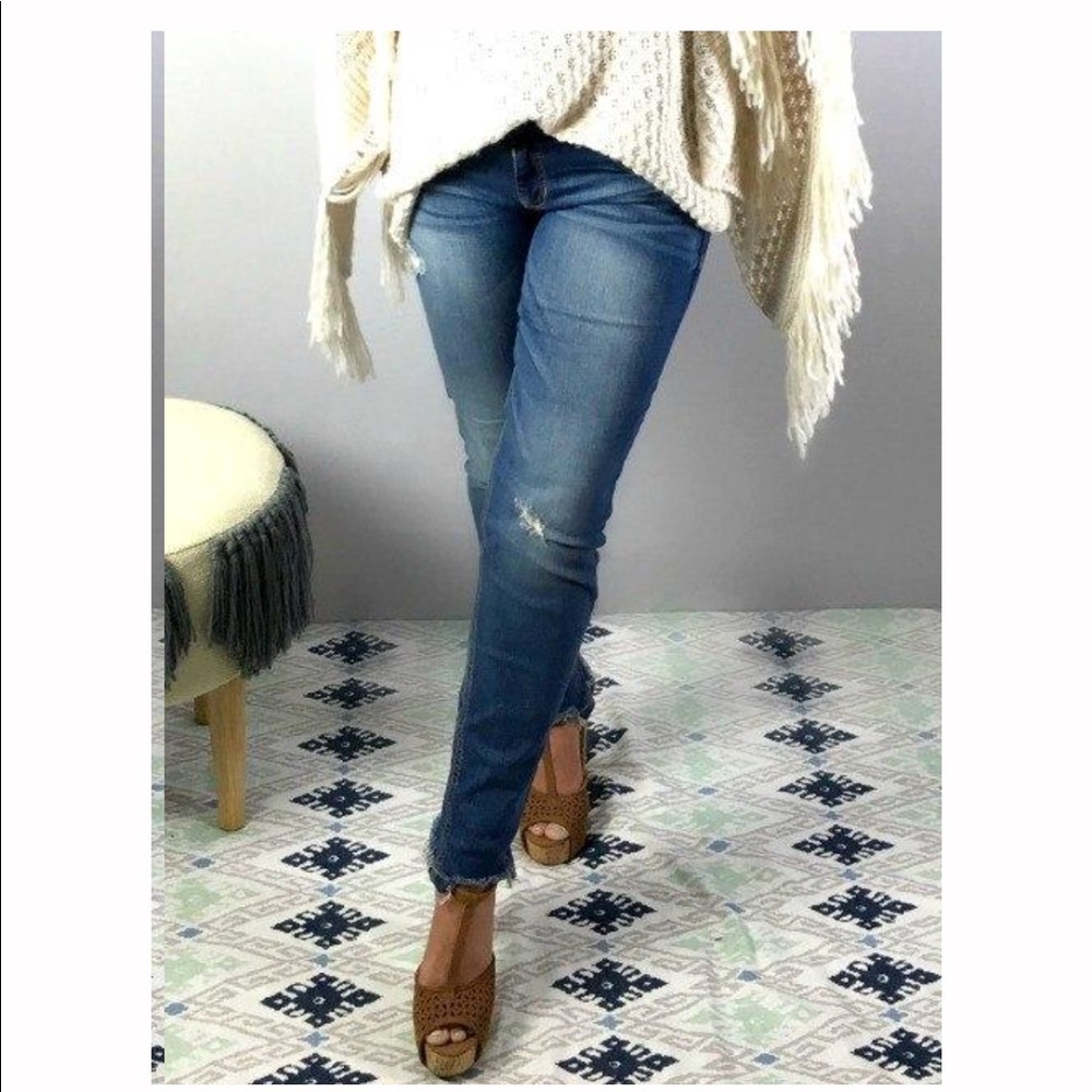 Distressed frayed hem skinny jean