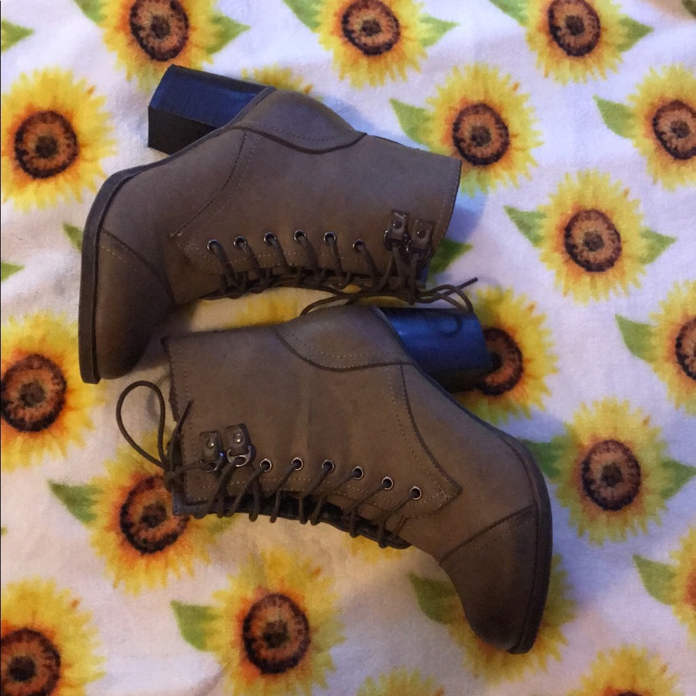 Pretty tan boots with thick heels