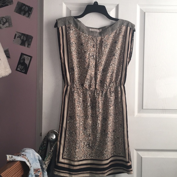 A dress - Picture 1 of 4