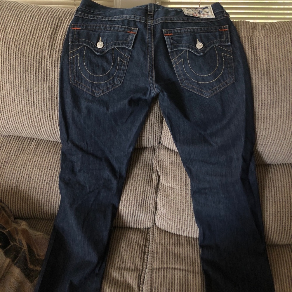 a little small for me. Probably fits a 31