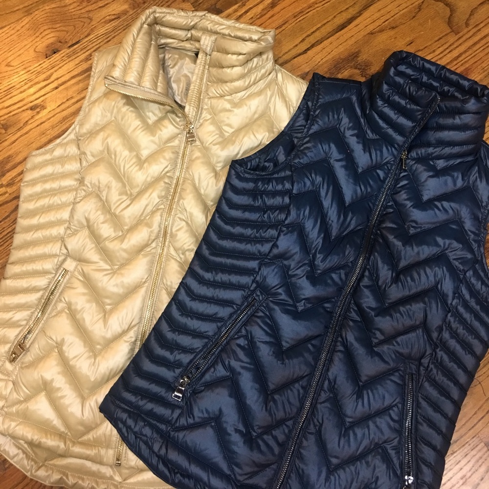 NWT DOWN LIGHTWEIGHT PUFFER VEST SM blue only.