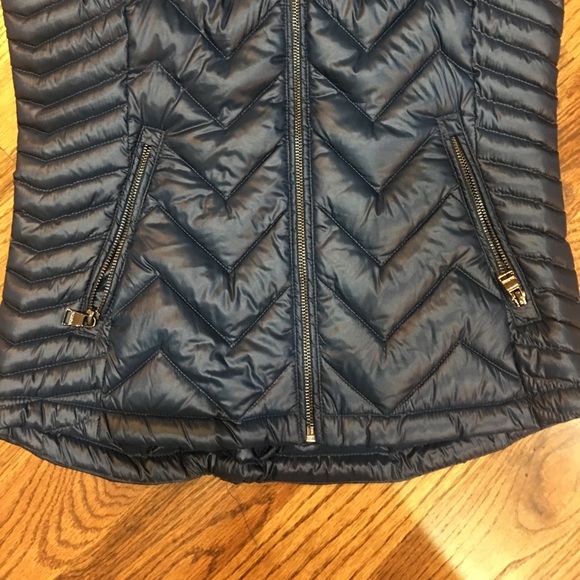NWT DOWN LIGHTWEIGHT PUFFER VEST SM blue only. - Picture 7 of 8