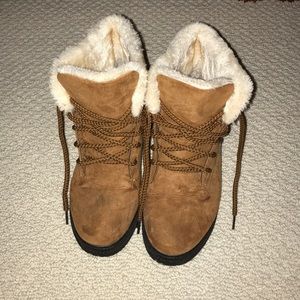 KNOCKOFF!!UGG type boots