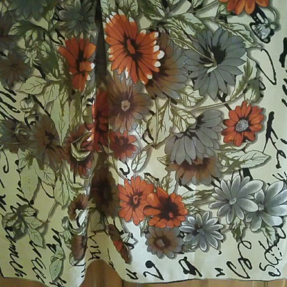 Fall colored scarf - Picture 2 of 3