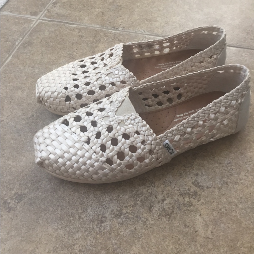 Women’s TOMS 6 crotchet beige flats