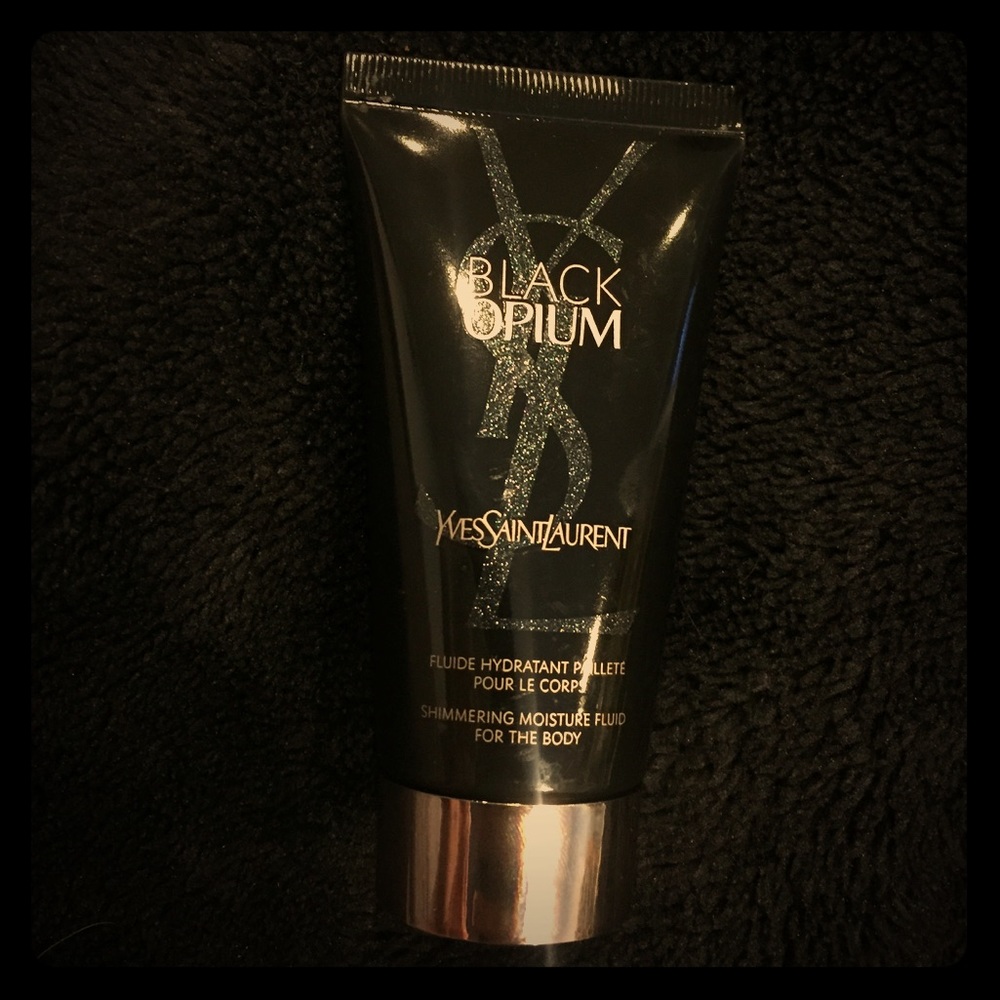 Black Opium Shimmering Moisture Fluid