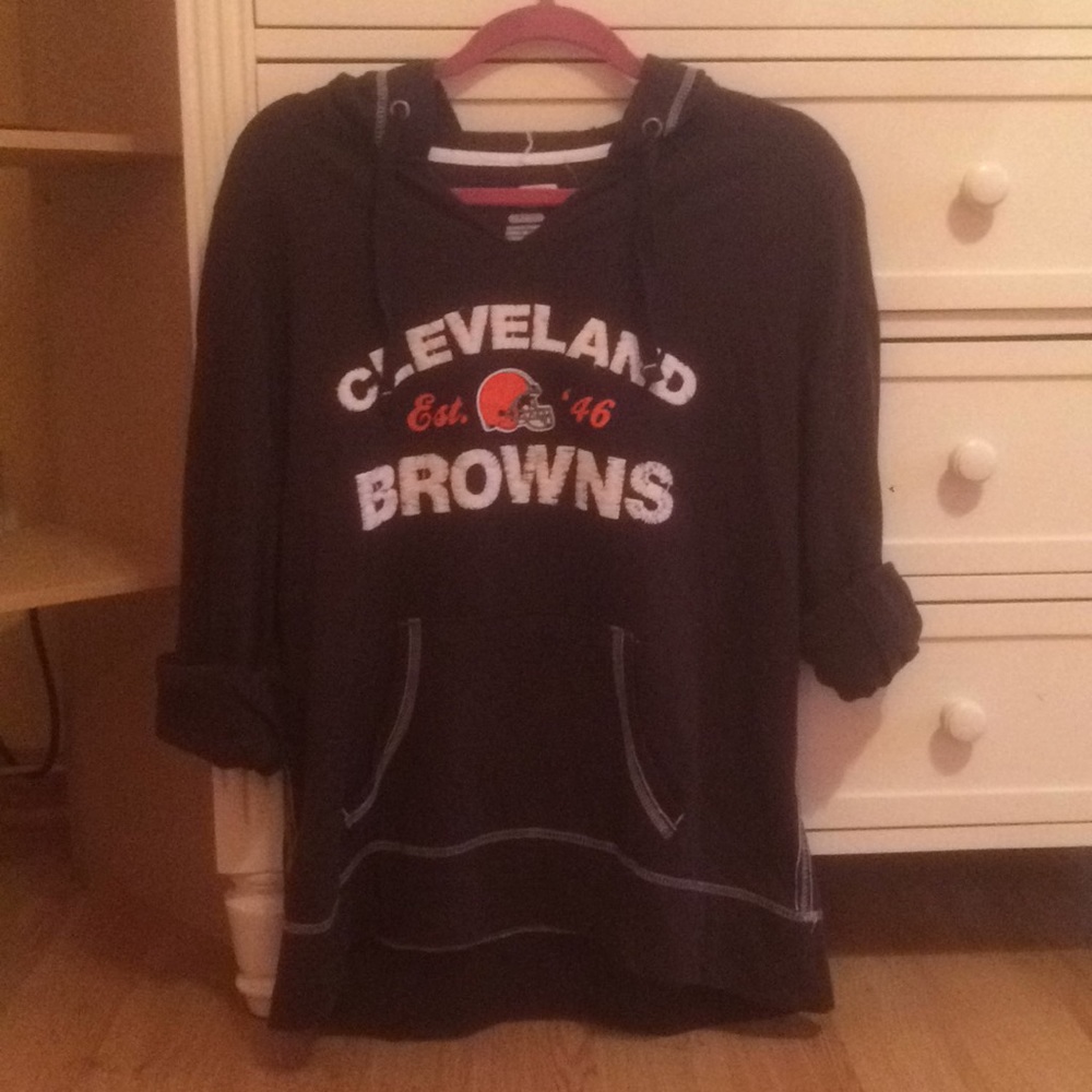 Woman’s Cleveland browns sweatshirt