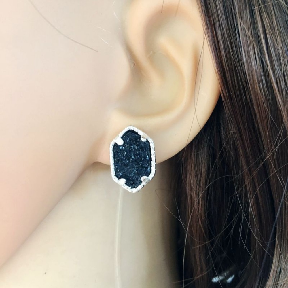 🖤 • last pair • Etched Stud Earrings - Picture 3 of 3