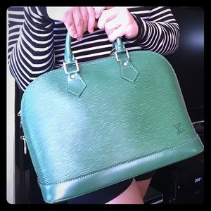SOLD🎉🎉💰😍Louis Vuitton Alma PM Epi Leather🎁