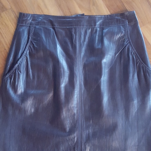 🦋GORGEOUS LEATHER SKIRT🦋 - Picture 2 of 8