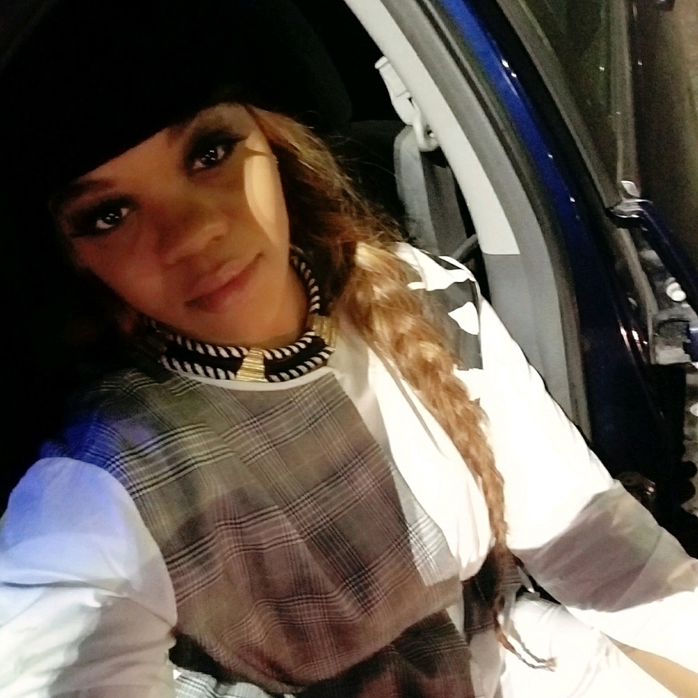 Meet your Posher, Claudine