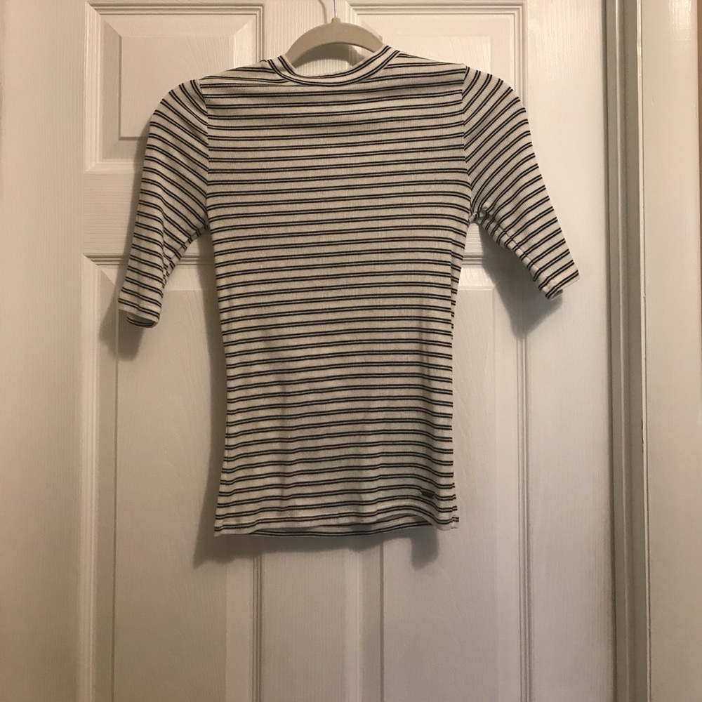Hollister medium half sleeve, semi turtle neck
