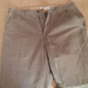 Old Navy loose khakis great condition