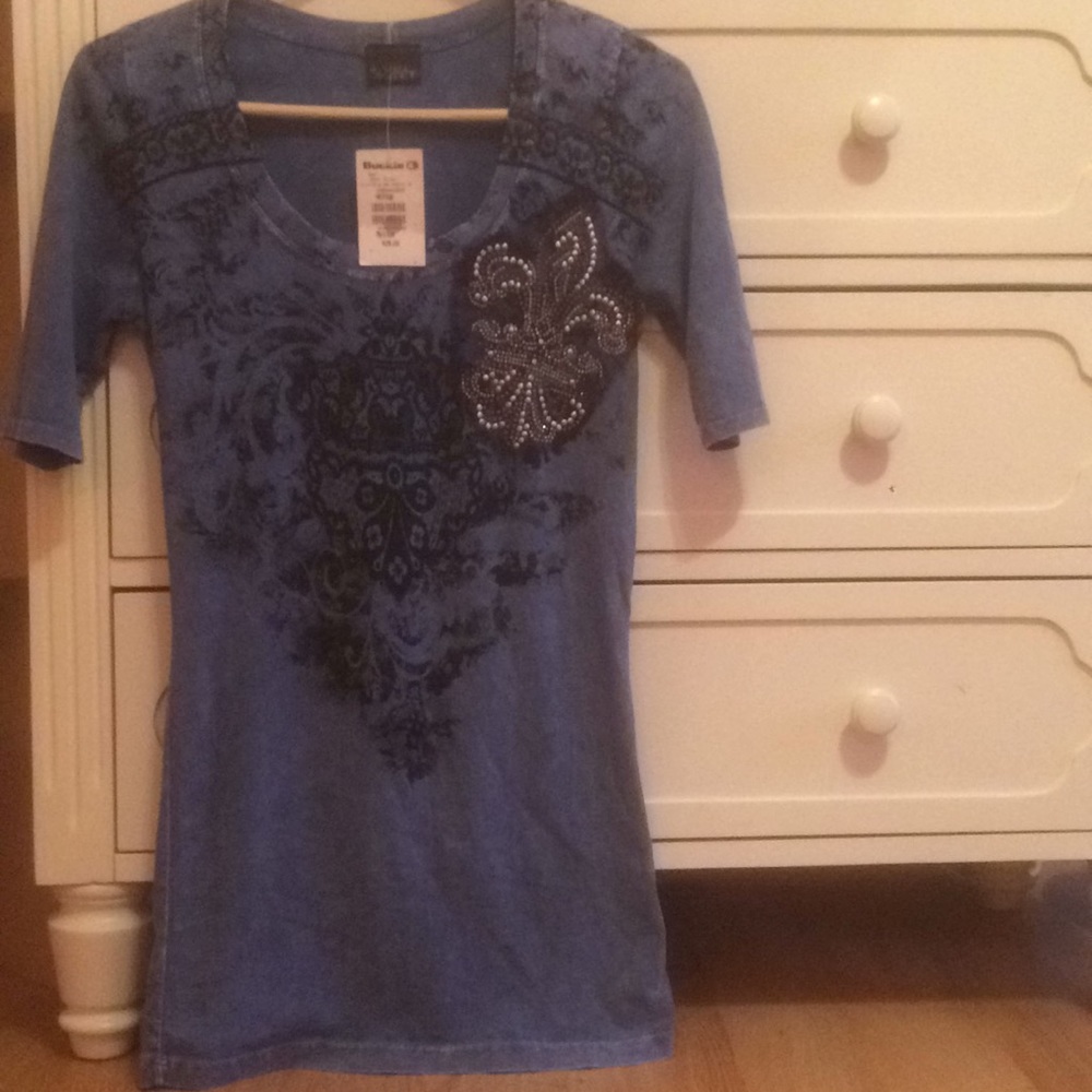 NWT daytrip tee, from the Buckle