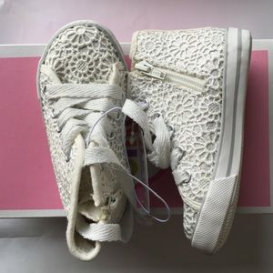 Girl’s Shoe - High Top Shoe