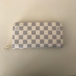 LOUIS VUITTON WHITE WALLET
