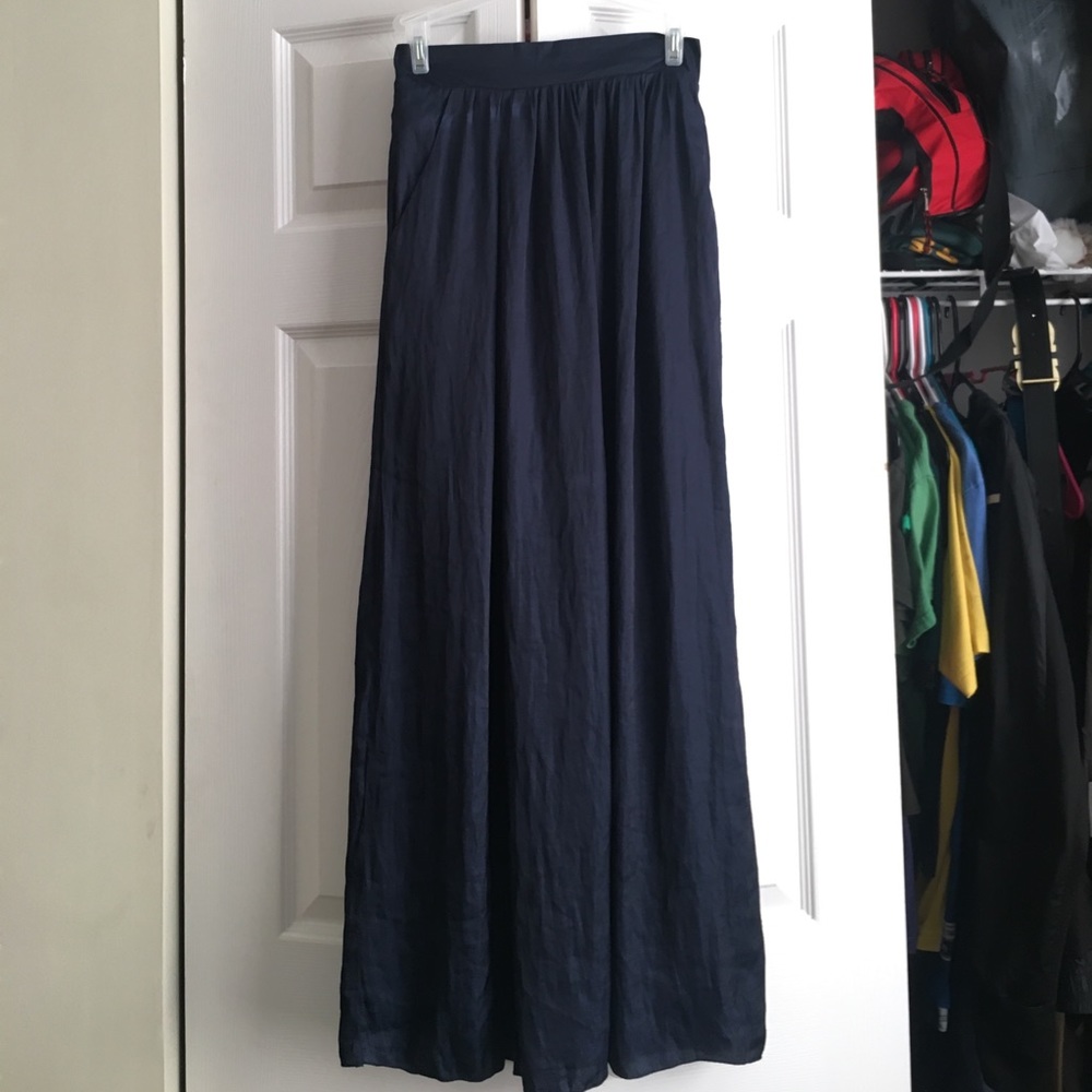 ❄️ F21 Silky Maxi Skirt!! ❄️