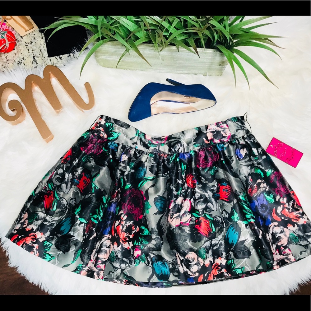 🎉Price Drop Rich Print Silk Bloom Mini Skirt 💃🏾