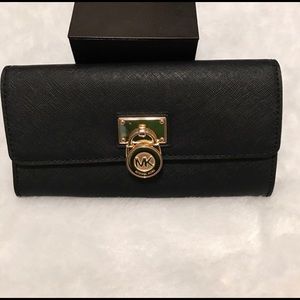 Micheal Kors Authentic Wallet