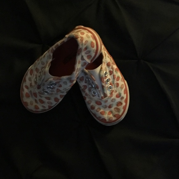 Tennis shoes for toddler - Picture 1 of 6