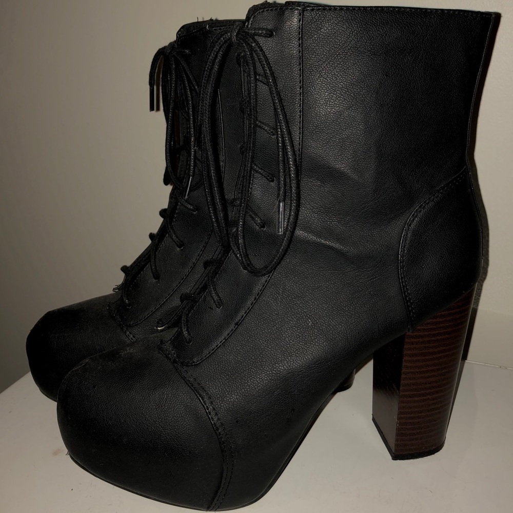 Size 8 lace up high heeled booties