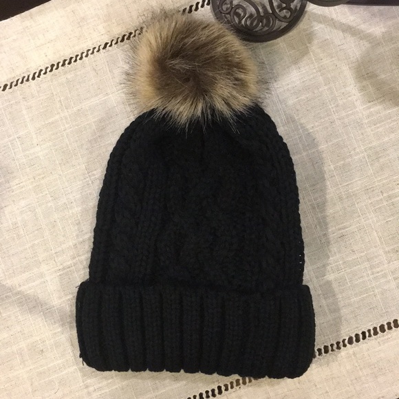 Black Pom beanie - Picture 2 of 4
