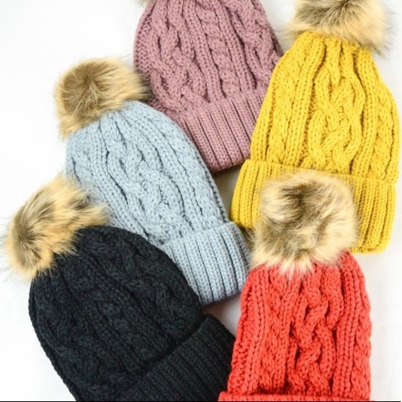 Black Pom beanie - Picture 3 of 4