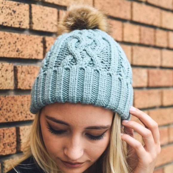 Black Pom beanie - Picture 4 of 4