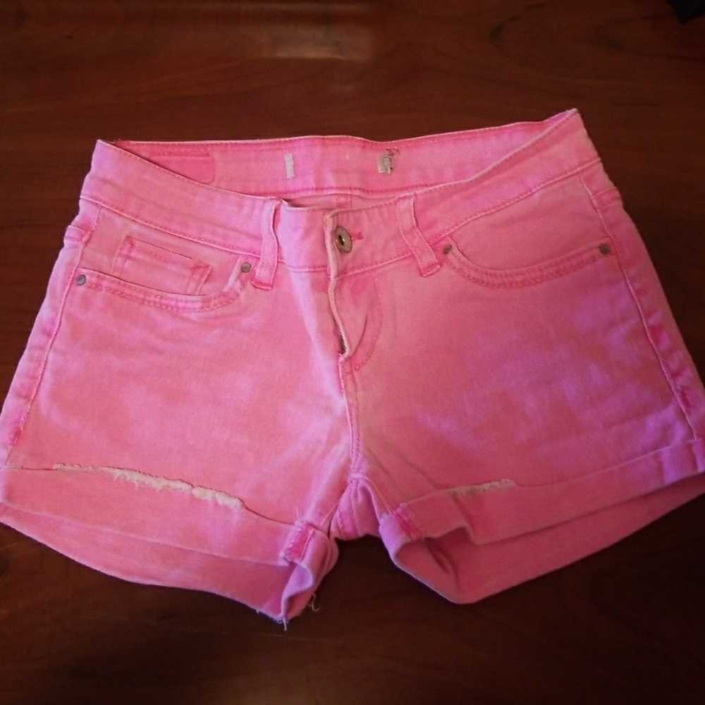 LEVIS pink denim shorts