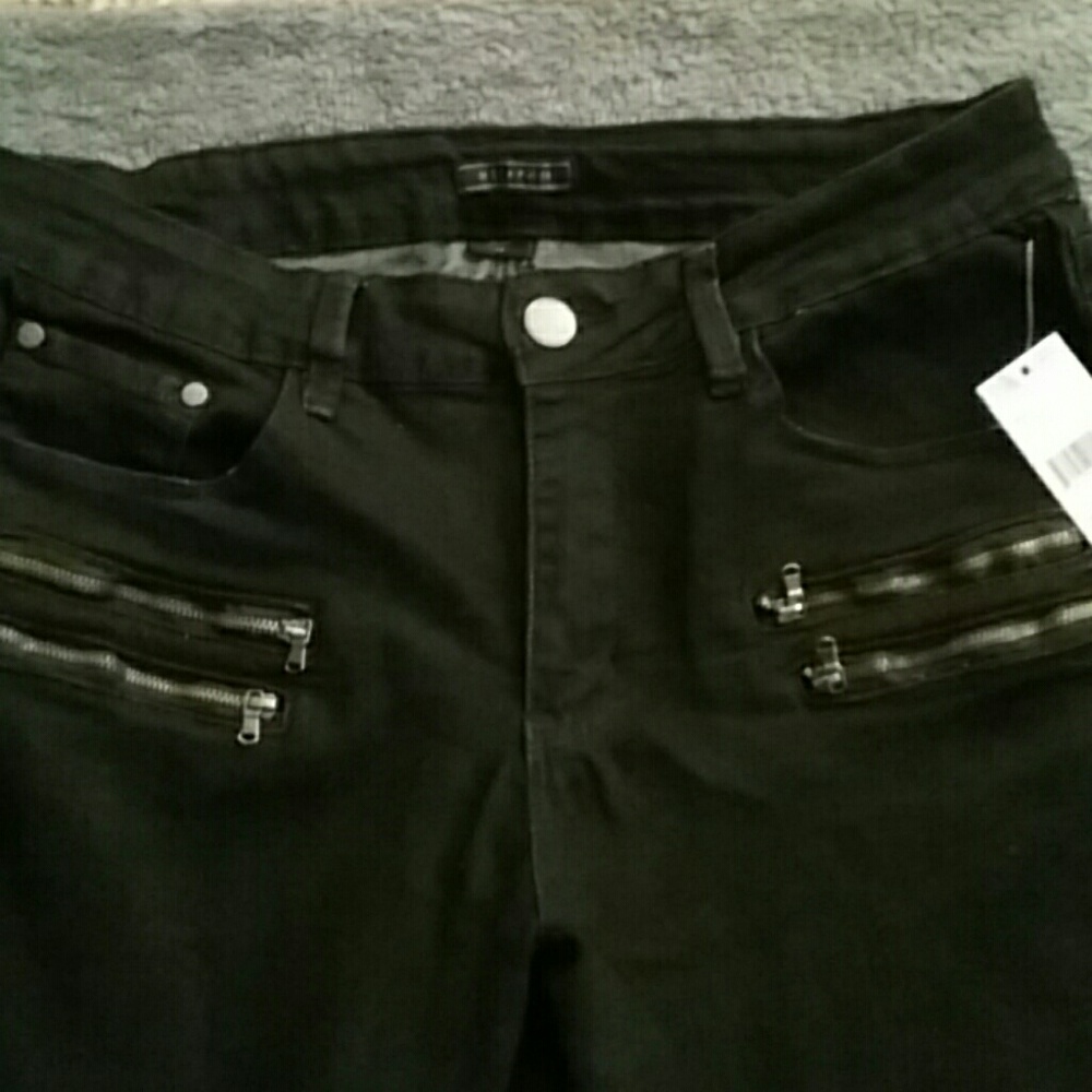 NWT Black skinny jeans