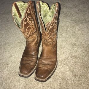 Ariat 7.5 b