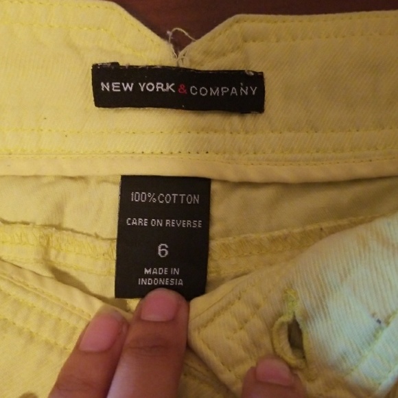 NEW YORK & COMPANY shorts - Picture 2 of 2
