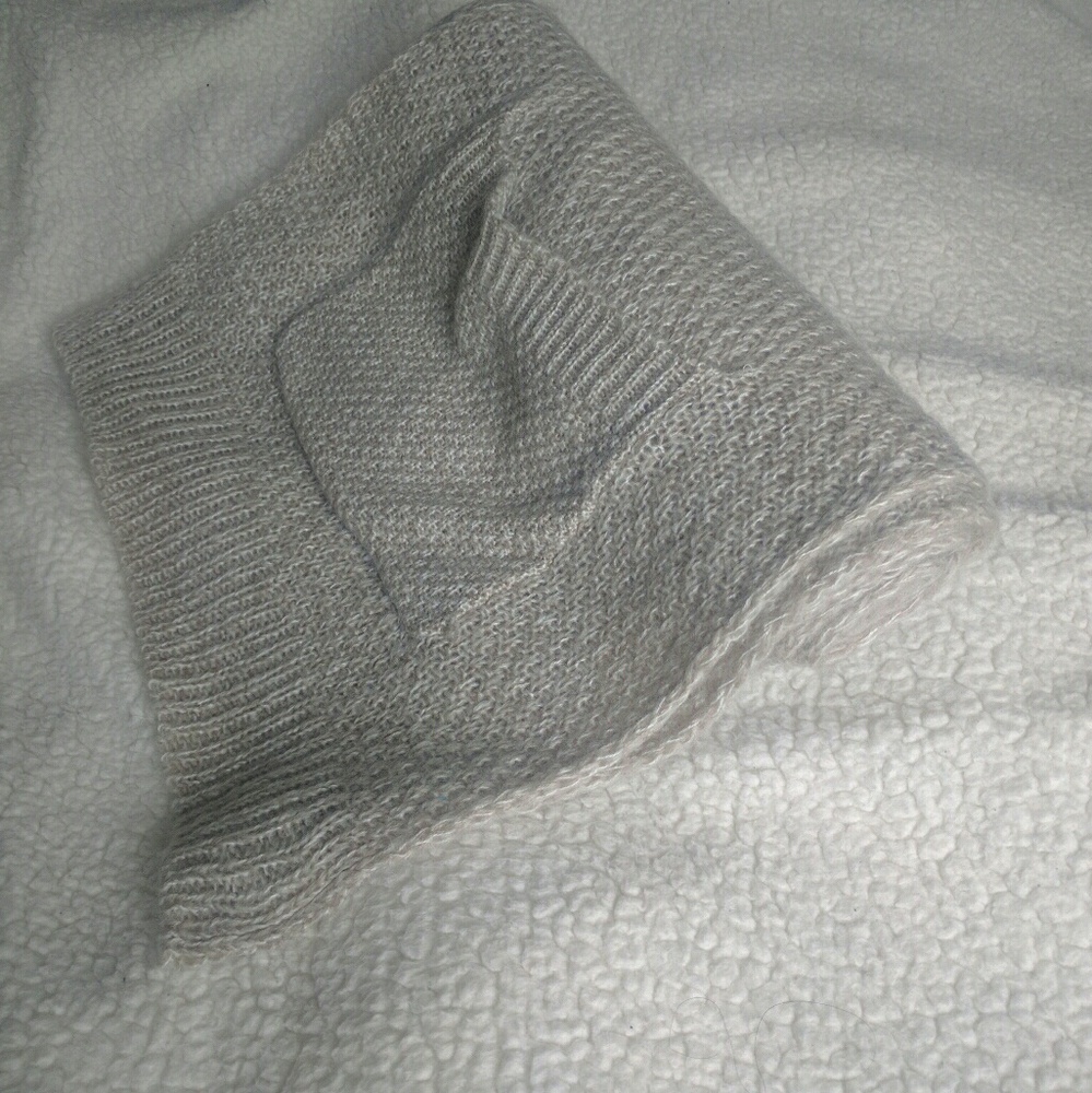 ❄Forever 21 Scarf w/ pockets - Picture 3 of 5