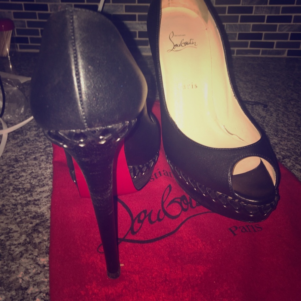 Peep Toe Louboutin Pumps