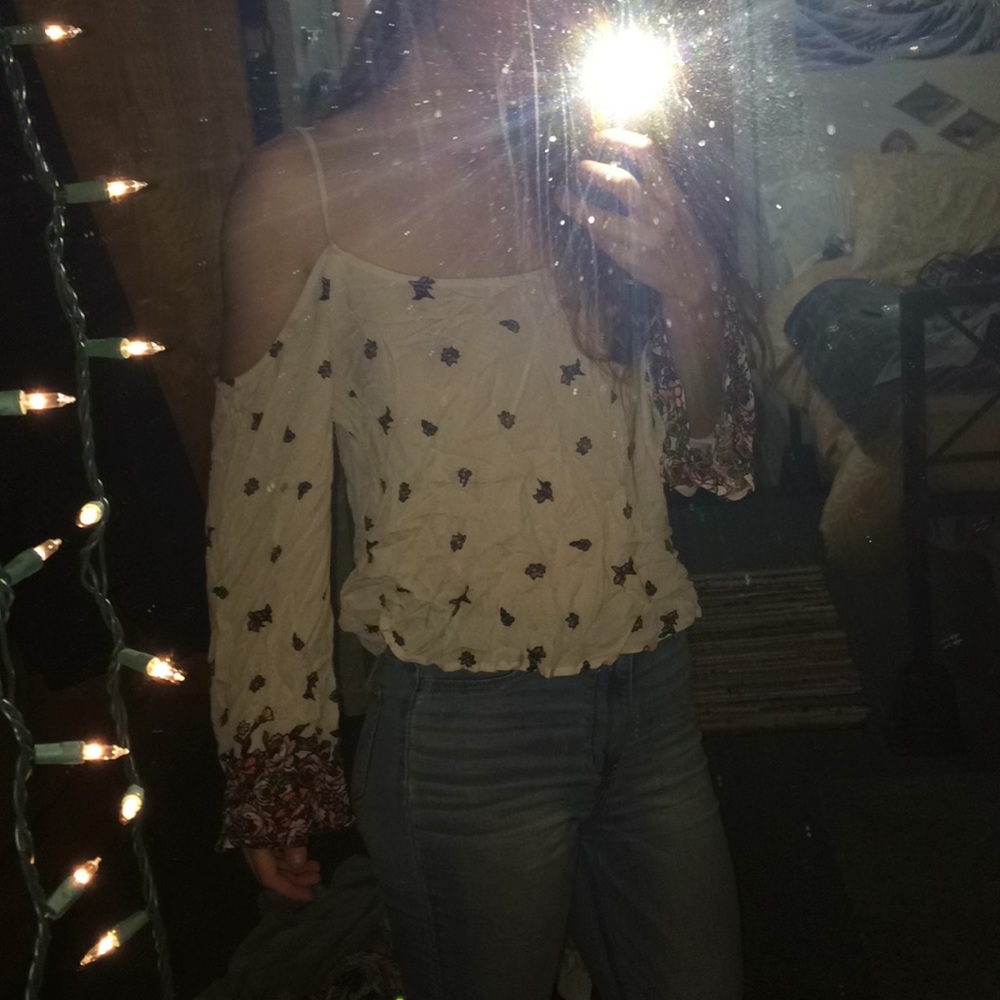 White flowy blouse with flowers!