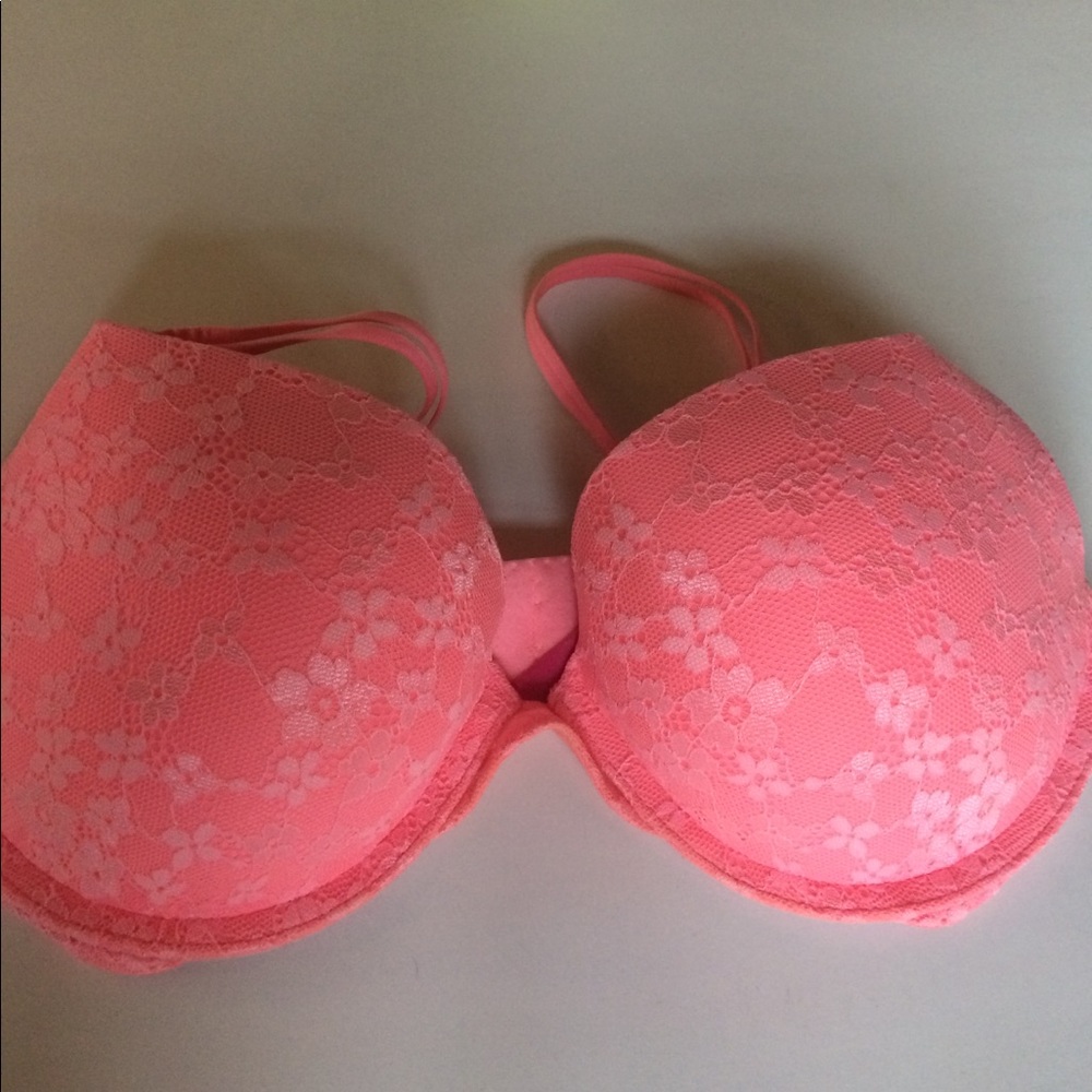Very sexy push up bra.