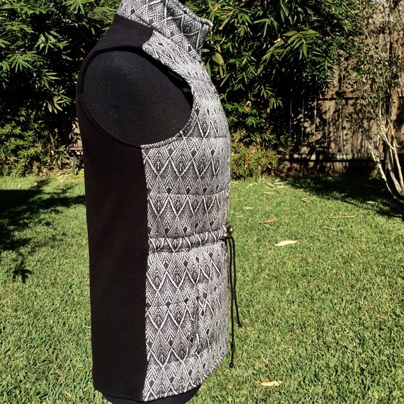 Rafaella Weekend Vest - Picture 2 of 5