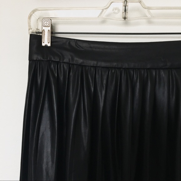 ZARA Vegan Faux Leather Black Pleated Midi Shirt - Picture 2 of 3