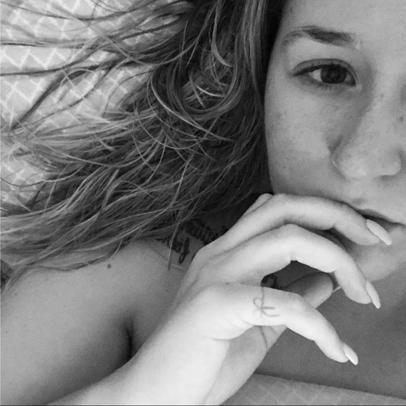 🔱WELCOME TO MY CLOSET🔱 - Picture 2 of 2