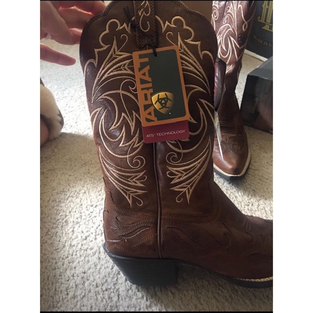 Ariat Women’s cowboy boots - fits like size 7