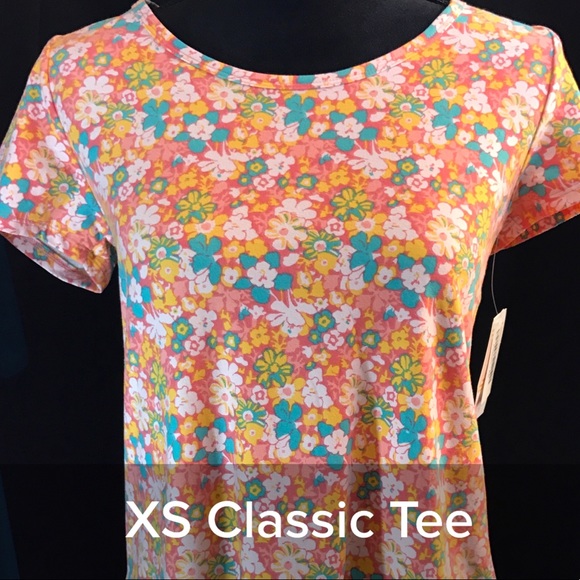 LuLaRoe Tops - LuLaRoe XS classic t