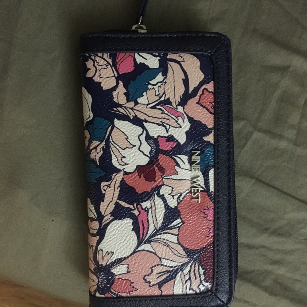 Nine west flower wallet