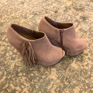 Breckelle’s Faux Suede Fringe Wedges