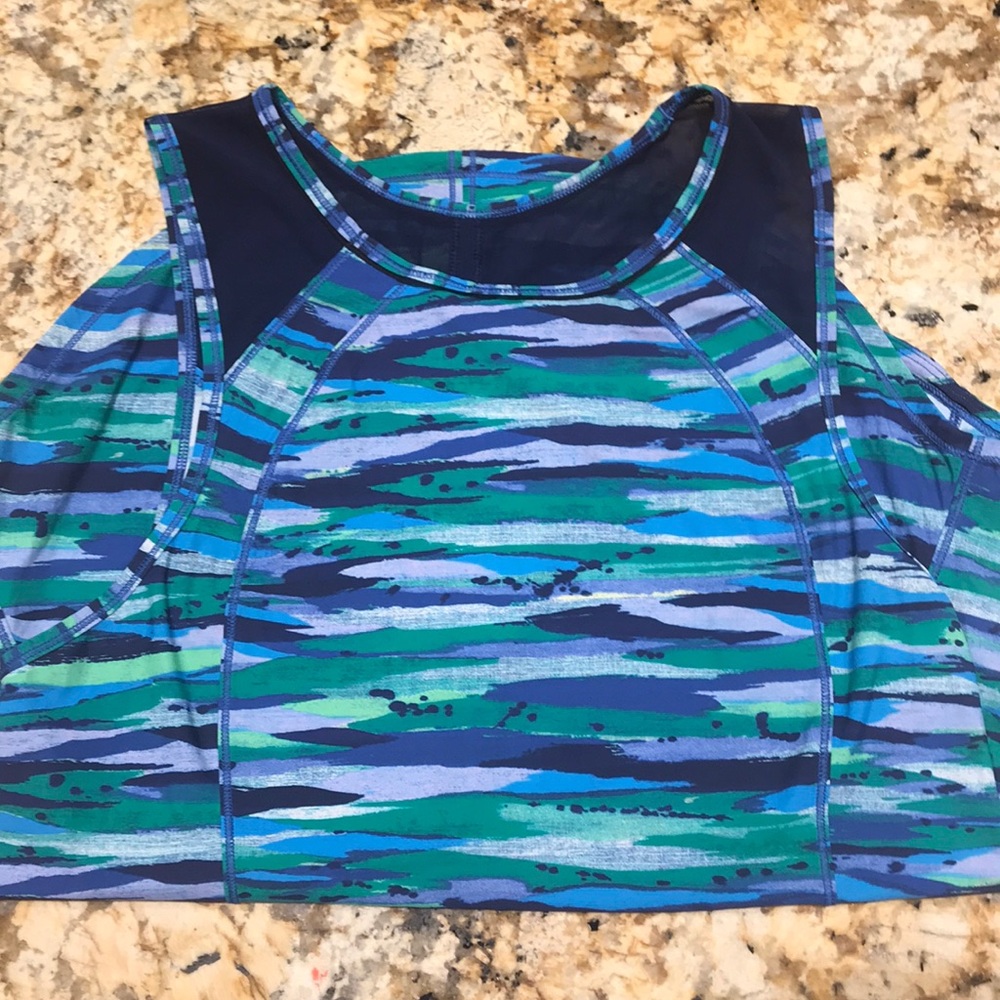 Size 6 lululemon top