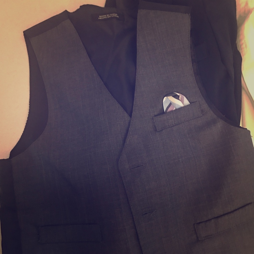 3 piece Boys Van Heusen Suit - Size 6