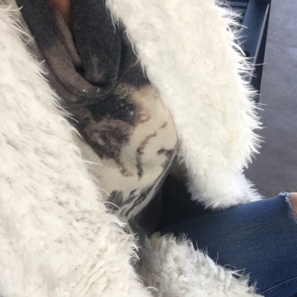 Ivory faux fur Vest - Picture 2 of 5