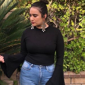 “Selena” Bell Sleeve Top 🖤