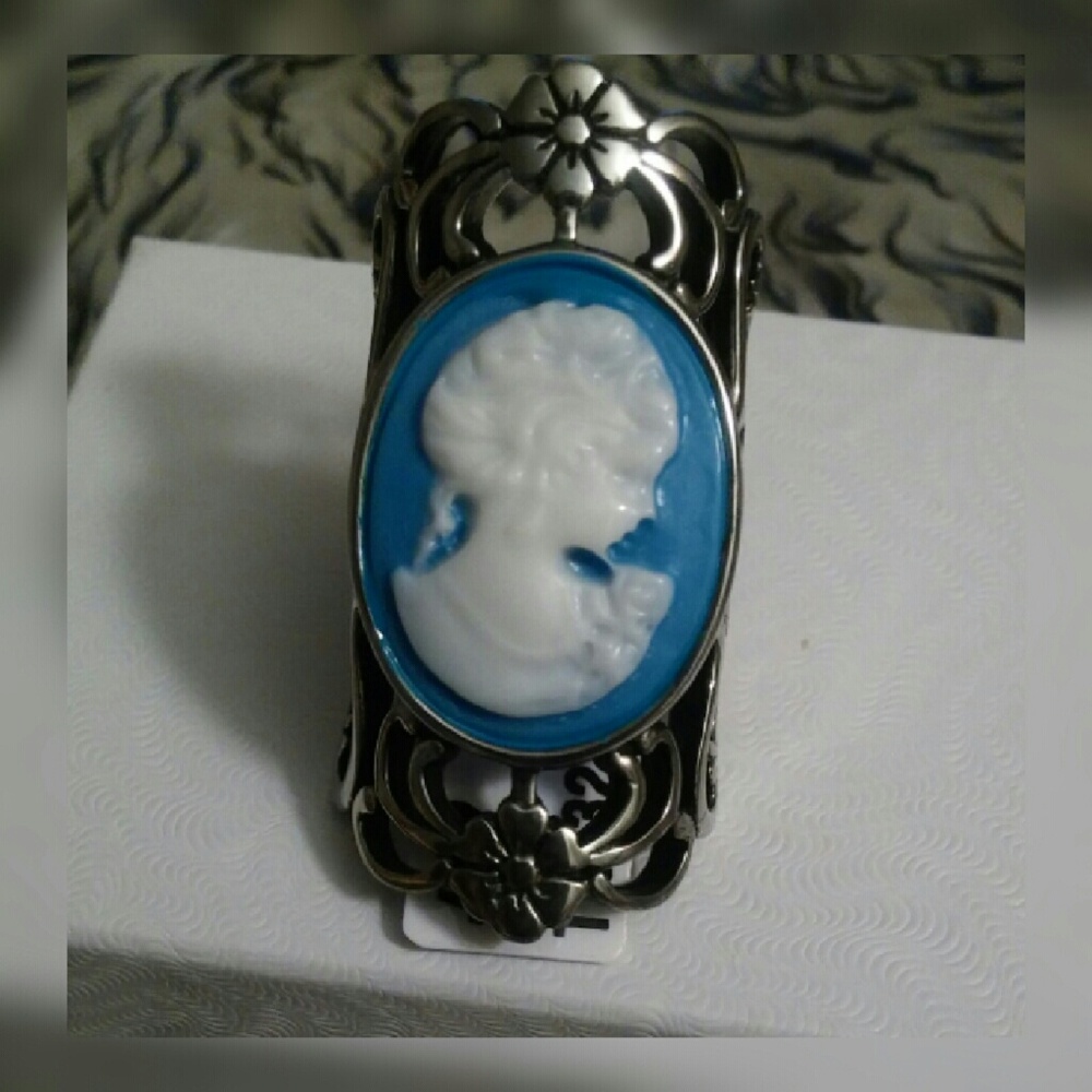 Fashion Cameo ring