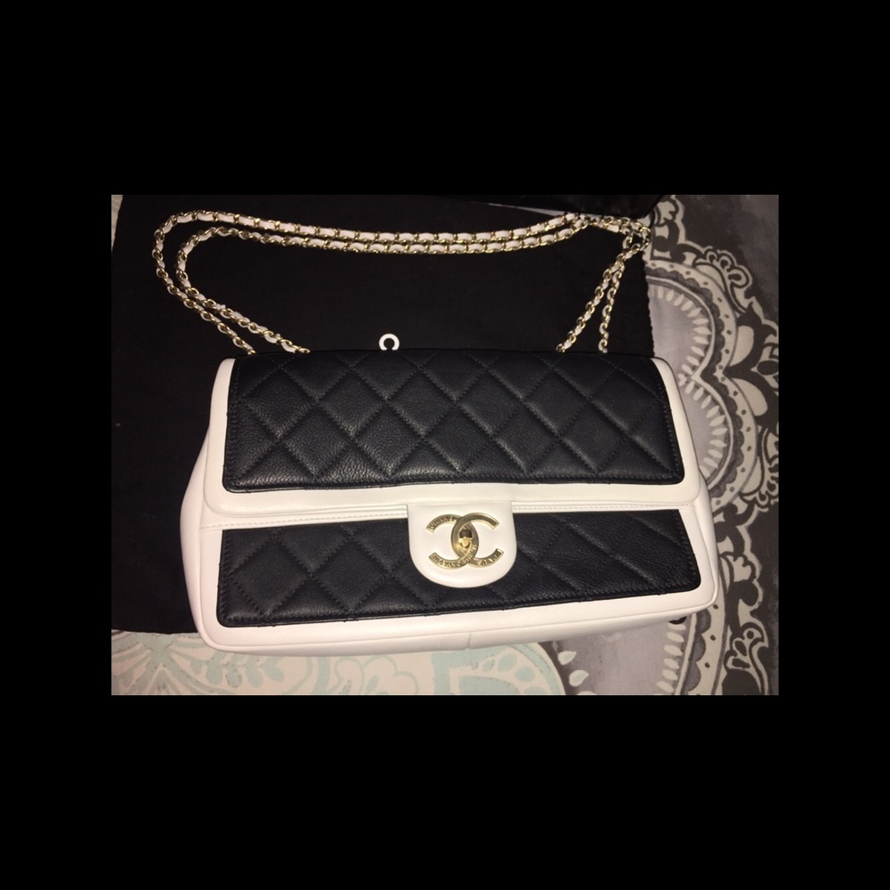 Black and white medium flap Chanel bag